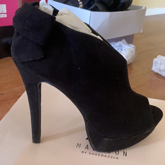 Black heel bootie - Picture 1 of 1